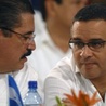 Obalony prezydent Manuel Zelaya (z lewej)