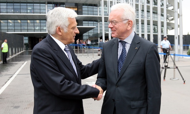 Jerzy Buzek i Hans-Gert Poettering, czyli obecny i były szef Parlamentu Europejskiego.