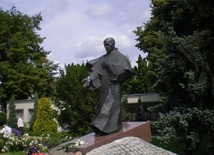 Pomnik św. Maksymiliana w Niepokalanowie