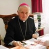 Papież poprosił abp Zimonia o dalszą posługę 