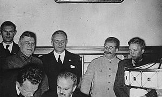 Historyczny "koktajl Mołotowa-Ribbentropa"