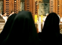 Siostry z kapelanem przechodzą na katolicyzm