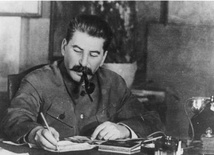 Wnuk Stalina pozwał za słowa o Katyniu