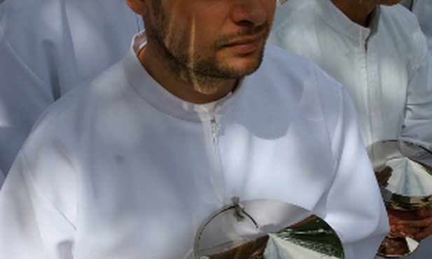 Coraz młodsi szafarze