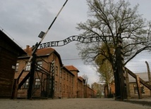 Ok.120 tys. koron za napis z Auschwitz