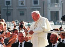 Jan Paweł II - dwa kroki ku świętości