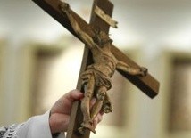 90 proc. katolików chce krzyża