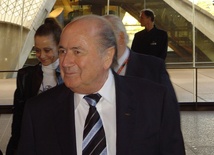 Blatter broni decyzji International Board