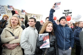 Protest przeciwko budowie meczetu