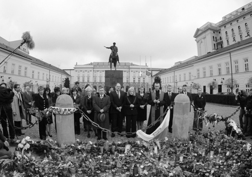 Przed Pałacem Prezydenckim