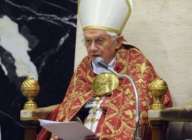 Benedykt XVI na pogrzebie kard. Spidlika.