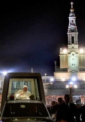 Przynoszę troski i cierpienia zranionej ludzkości