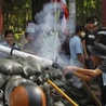 Tajlandia: Gumowymi kulami w tłum