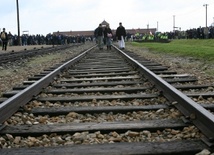 Woda podtapia obóz Auschwitz II