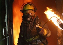 Łódź: Pożar hal produkcyjnych