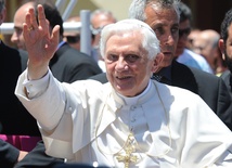 Papież składa wizytę w Sulmonie