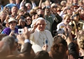 Benedykt XVI komentuje modlitwę “Ojcze nasz”