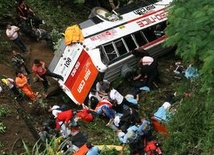 Filipiny: Wypadek autobusu