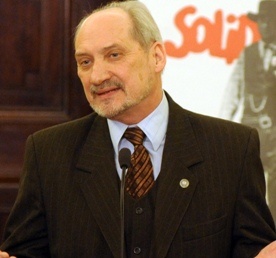 Macierewicz: To może być działanie polityczne