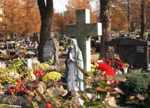 Kraków: Wolontariusze kwestują na cmentarzach