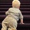 Dlaczego dzieci biegają po kościele