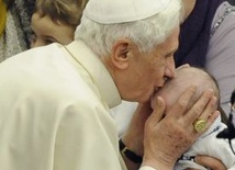 Papież odwiedził chore dzieci 