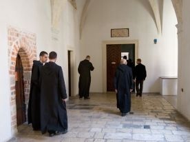 Zakony przybliżają Boga