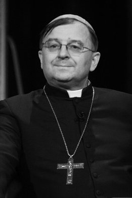 Tysiące wiernych dziękują arcybiskupowi