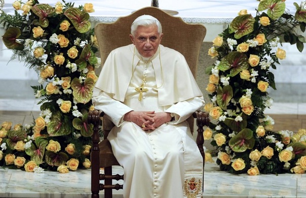 Papież opuszczony przez duchownych 