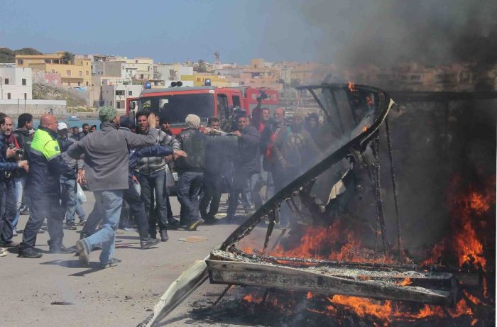 Lampedusa: Imigranci podpalili budynek parafii