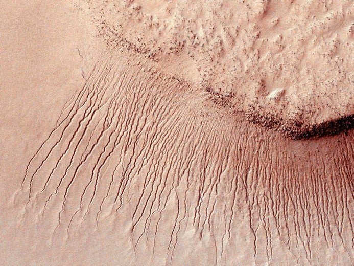 Jak wygląda powierzchnia Marsa? 