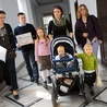 21 marca. Sejm. Przedstawiciele Fundacji Rzecznik Praw Rodziców składają projekt zmian, które m.in. wycofują obowiązek szkolny dla 6-latków