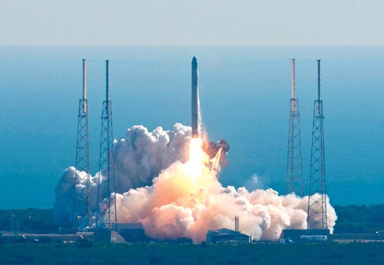Start rakiety SpaceX w 2010 r.