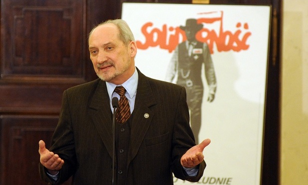 Macierewicz ma przeprosić Dukaczewskiego