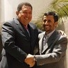 Hugo Chávez (z lewej) i Mahmud Ahmadineżad. Przywódców Wenezueli i Iranu łączą nie tylko interesy ekonomiczne, ale także niechęć do USA