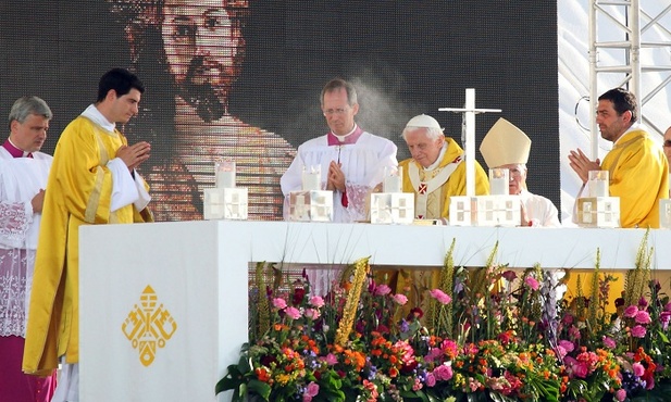 Liturgie papieskie wzorem celebracji