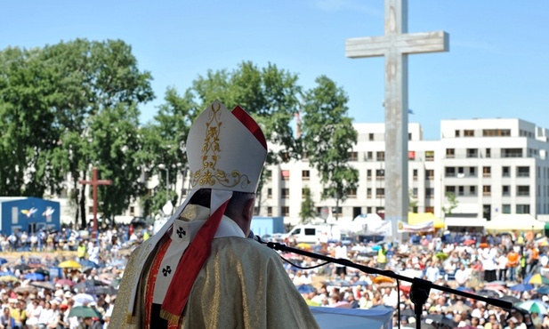 Konstytucja ważniejsza niż Ewangelia?