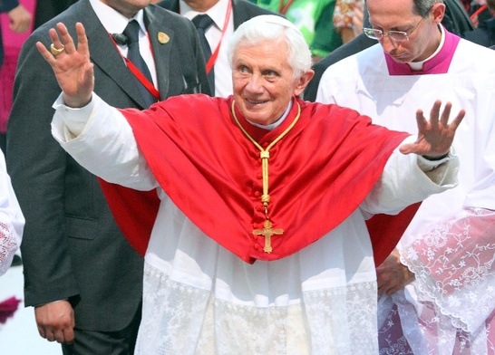 Polak współautorem księgi jubileuszowej Benedykta XVI