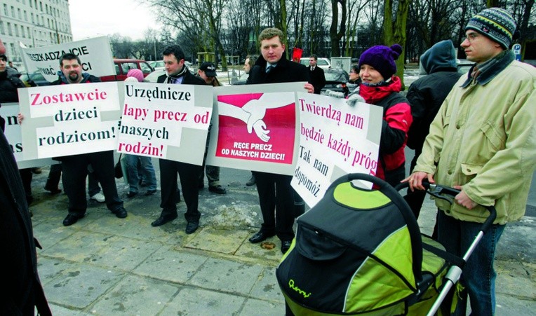 Przeciw antyrodzinnej ustawie wprowadzonej przez polityków, wiosną protestowali rodzice.