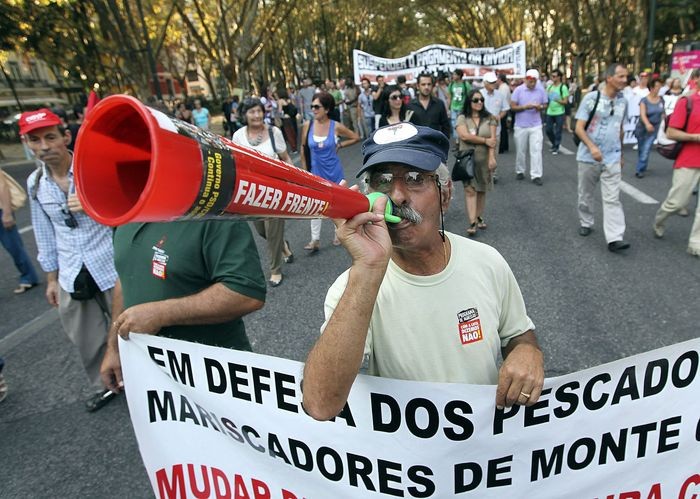 Portugalia: Pierwsze wielkie demonstracje