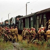 Lato 1993 r. Ostatni żołnierze armii radzieckiej wyjeżdżają z Polski