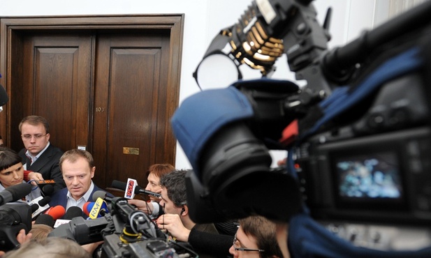 Premier gwiazdą telewizji?