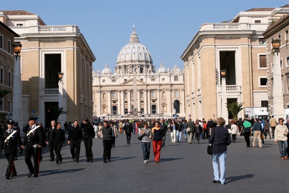 Rzym: Zakaz manifestacji, procesja odwołana