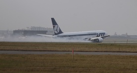 Warszawa: Boeing wylądował awaryjnie