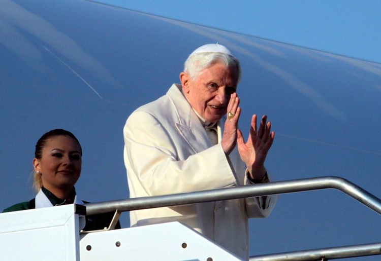 Benedykt XVI w drodze do Beninu