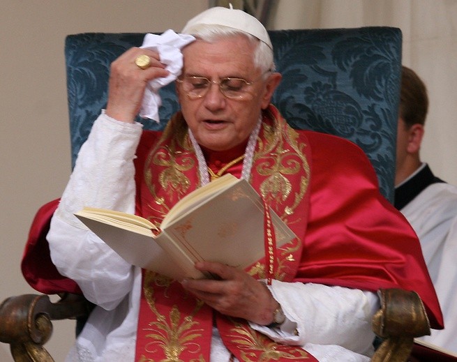 Benedykt XVI: Pedofilia to plaga