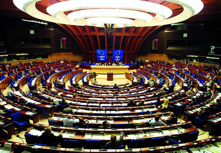 Wnętrze sali Zgromadzenia Parlamentarnego Rady Europy
