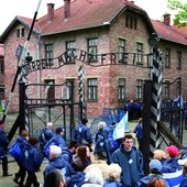 Polacy i Żydzi przeciw "polskim obozom"