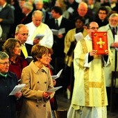 Anglikanie przechodzą na katolicyzm
