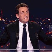 Sarkozy pod żyrandolem